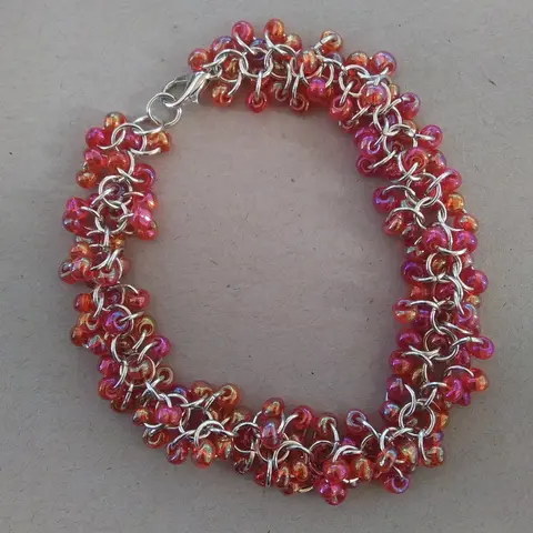 Shaggy Loops Chainmaille Bracelet - red rainbow beads x2