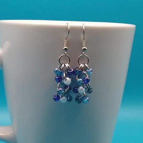 Shaggy Loops Chainmaille Earrings - blue mix beads x2