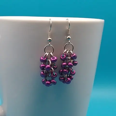 Shaggy Loops Chainmaille Earrings - metallic violet beads x2