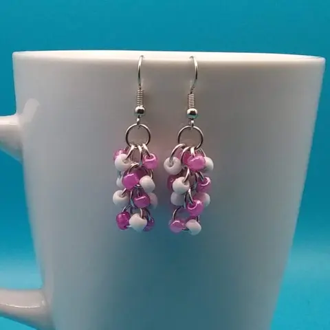 Shaggy Loops Chainmaille Earrings - white and rose beads x2