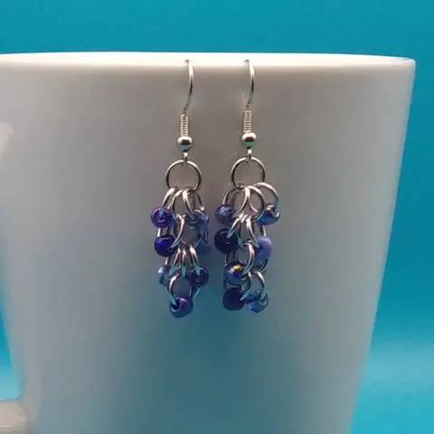 Shaggy Loops Chainmaille Earrings - sapphire mix beads